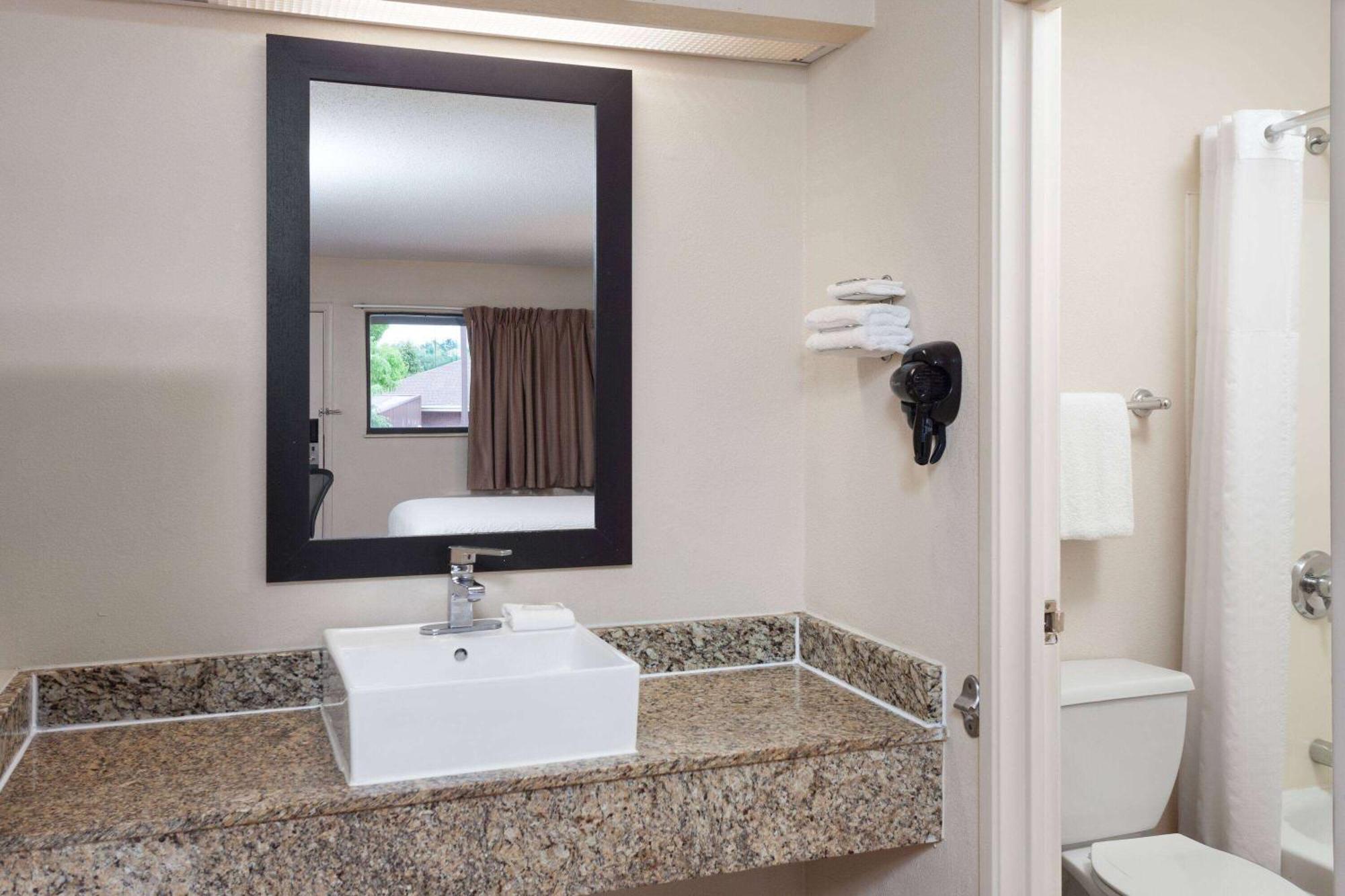Travelodge By Wyndham Peoria Zewnętrze zdjęcie