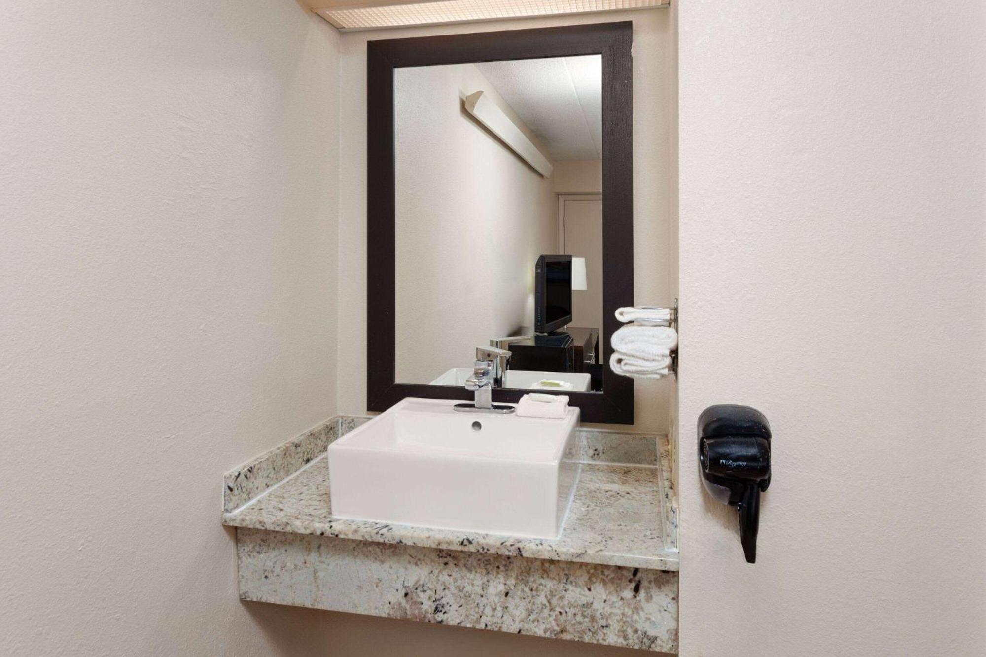 Travelodge By Wyndham Peoria Zewnętrze zdjęcie